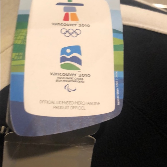 Vintage throwback. 2010 Vancouver Olympics 🇨🇦 - Picture 6 of 6